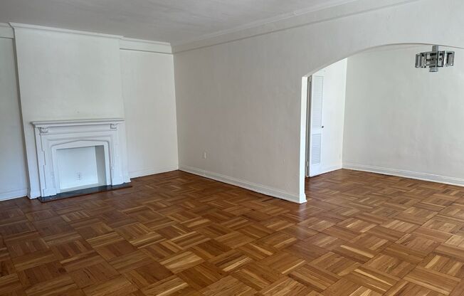 1 bed, 1 bath, 803 sqft, $1,510, Unit Royal York 304