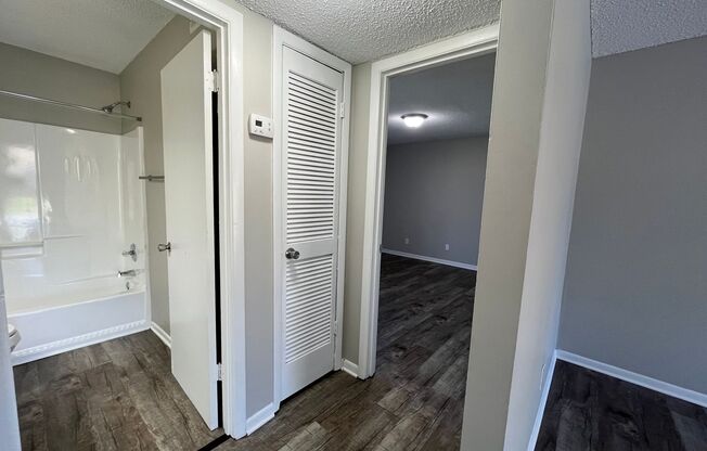 1 bed, 1 bath, 650 sqft, $995, Unit Holly Berry-4