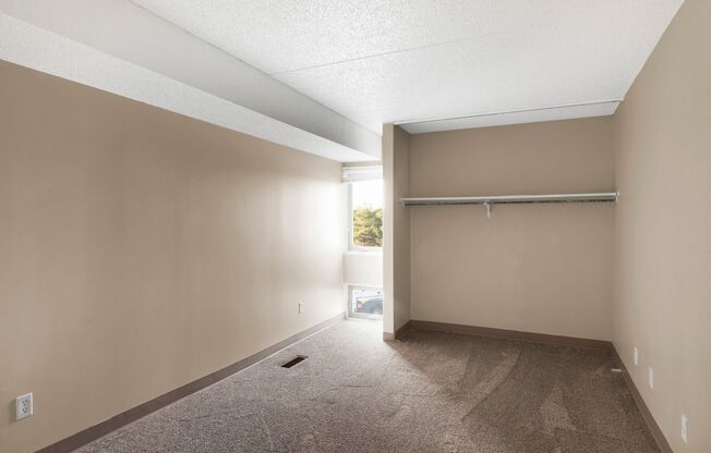 3 beds, 2 baths, 1,300 sqft, $1,300