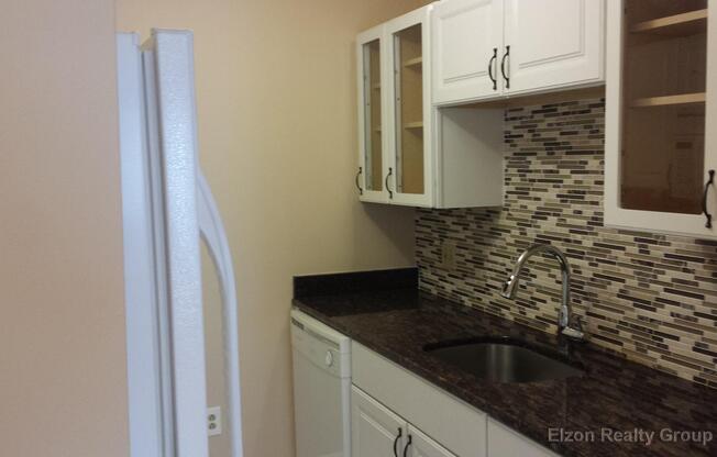 3 beds, 1.5 baths, $4,050, Unit 9