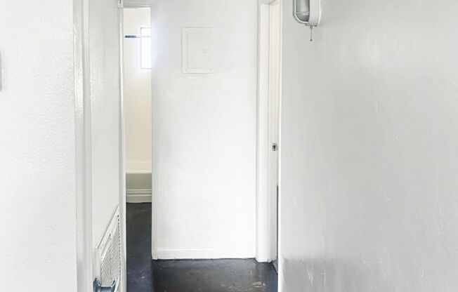2 beds, 1 bath, $1,149, Unit 70