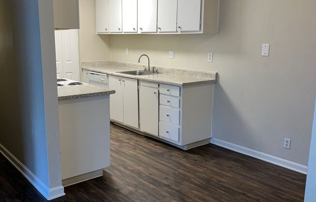 2 beds, 1 bath, 861 sqft, $1,695, Unit 23