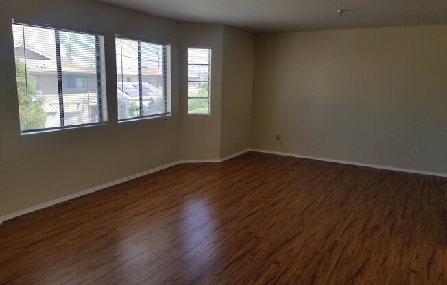 2 beds, 1 bath, 735 sqft, $2,250