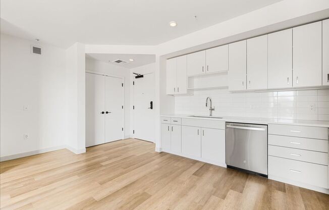 2 beds, 2 baths, 950 sqft, $2,599, Unit 202