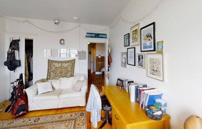 Cozy Cleveland Circle three bedrooms apartment