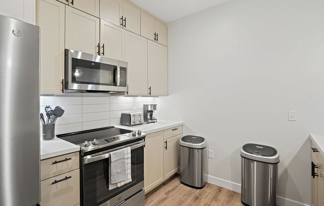 1 bed, 1 bath, 150 sqft, $1,350