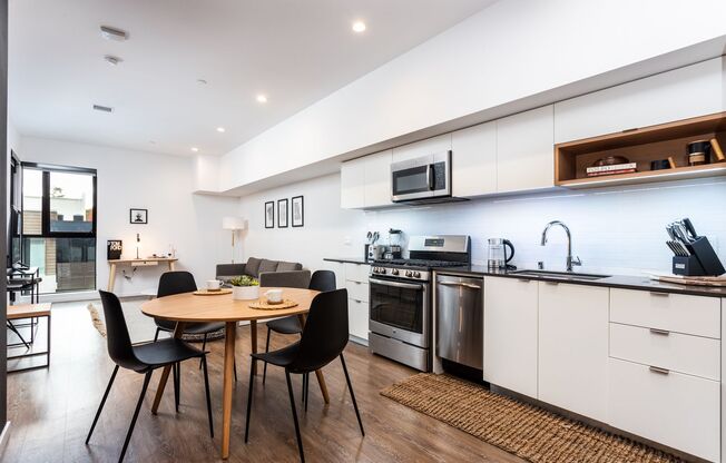 1 bed, 1 bath, 800 sqft, $3,200, Unit 416