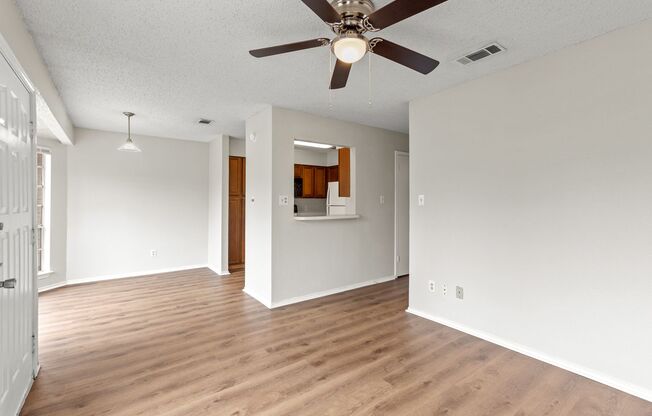 2 beds, 1 bath, $950, Unit 11