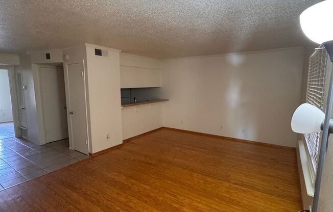 1 bed, 1 bath, 700 sqft, $1,024, Unit LAW11-221