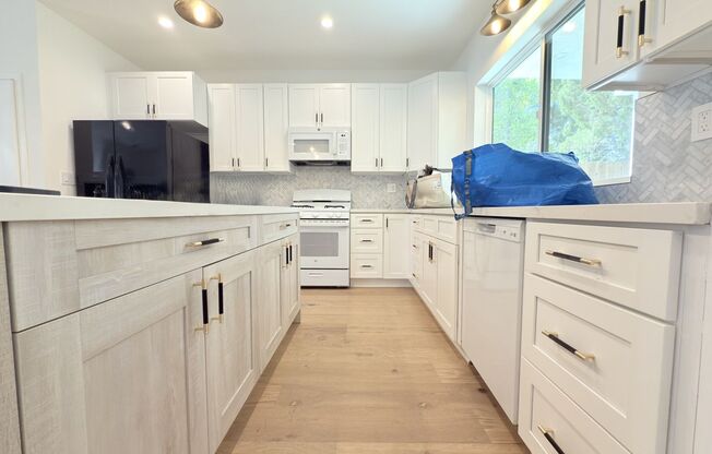 Beautifully Renovated 3-Bedroom Home in West Hills