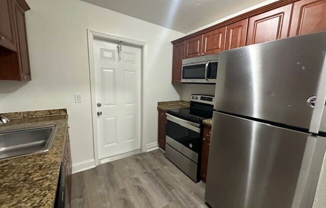 2 beds, 2 baths, 900 sqft, $1,995, Unit 206