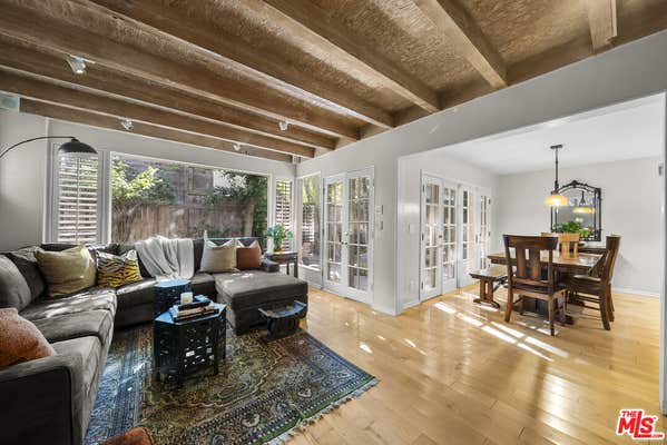 2377 N BEVERLY GLN BLVD