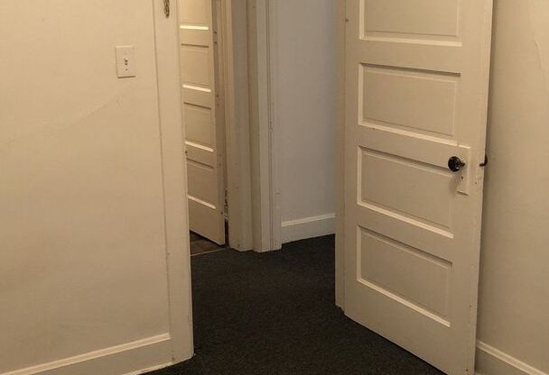 2 beds, 1 bath, $810, Unit J