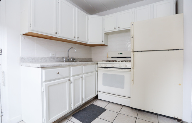 5649 N CHRISTIANA