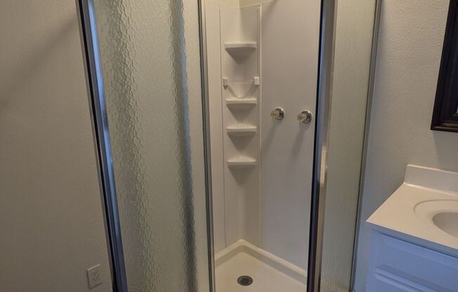 1 bed, 1 bath, 700 sqft, $1,375, Unit #13