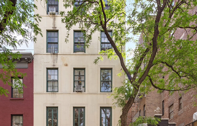 126 E 19 ST