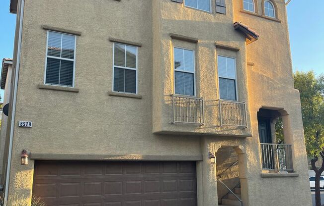 *2 WEEKS FREE RENT FOR QUALIFIED APPLICANTS W/ IMMEDIATE MOVE IN*N.W. CLOSE TO BELTWAY-THREE STORY 3 BDRM 3 BATHROOM- ATTACHED 2 CAR GARAGE!