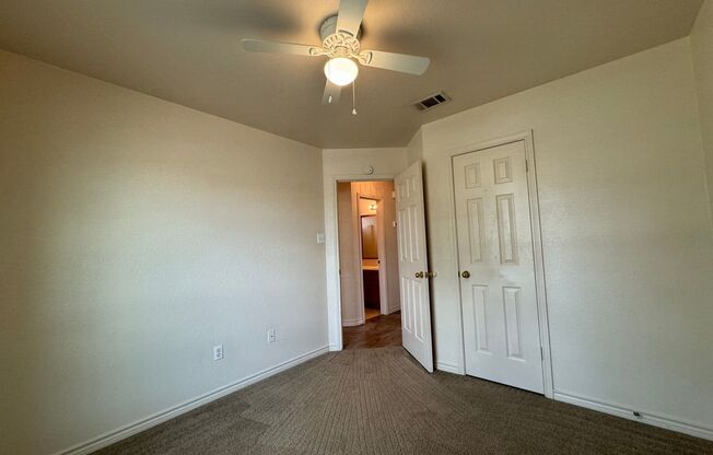 3 beds, 2 baths, $1,400