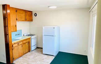 BAY SIDE STUDIO IN MISSION BEACH W/ OFF-STREET PARKING - $1,795/mo