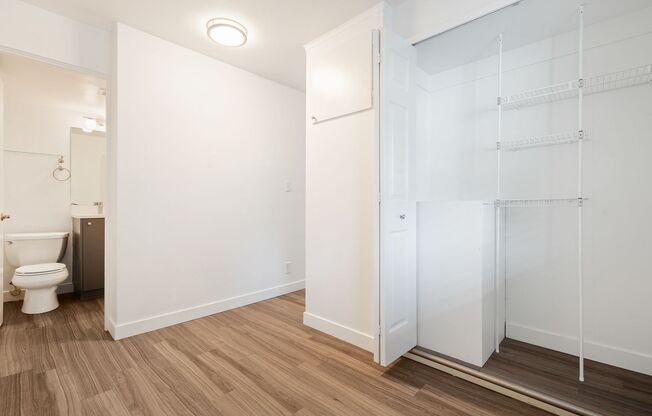 Studio, 1 bath, 355 sqft, $1,325, Unit 405