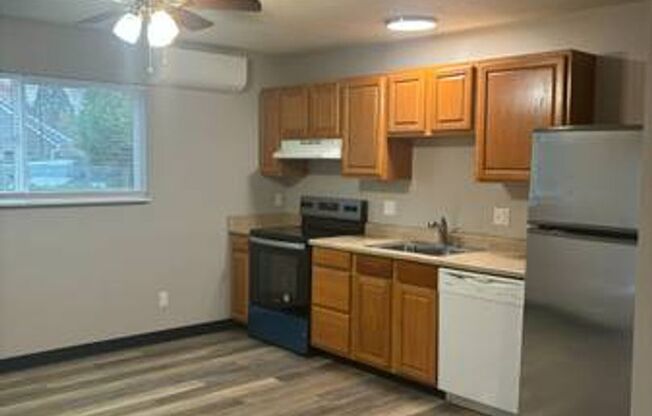 1 bed, 1 bath, 610 sqft, $1,100, Unit 18