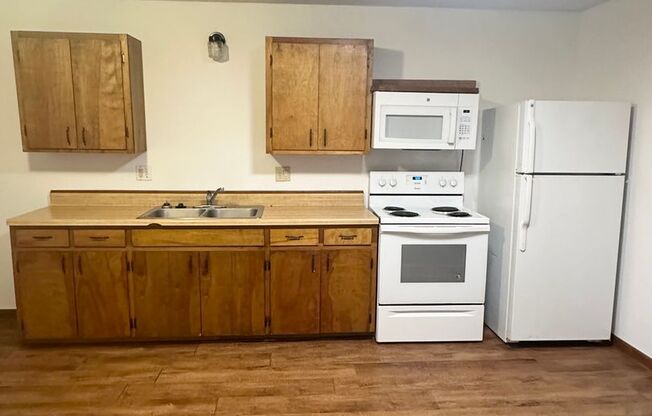 1 bed, 1 bath, $599, Unit 7