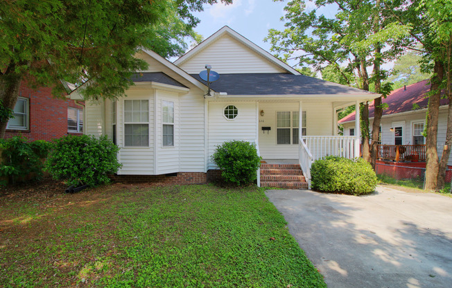 3 Bedroom 2 Bath Home with New Carpet and Large Backyard!