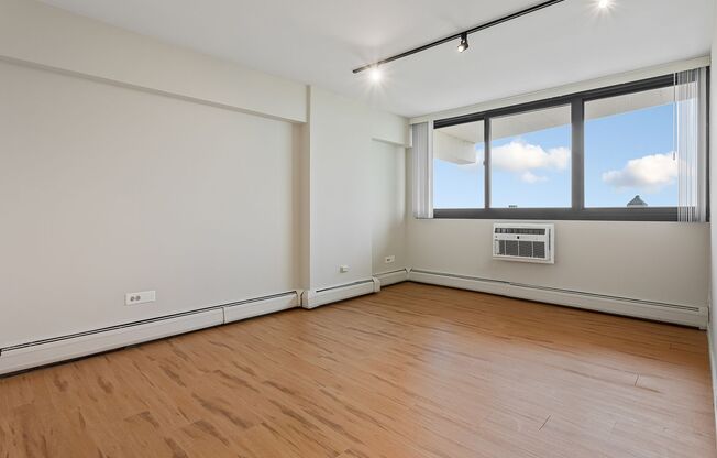 2 beds, 1.5 baths, 967 sqft, $3,000, Unit 16C