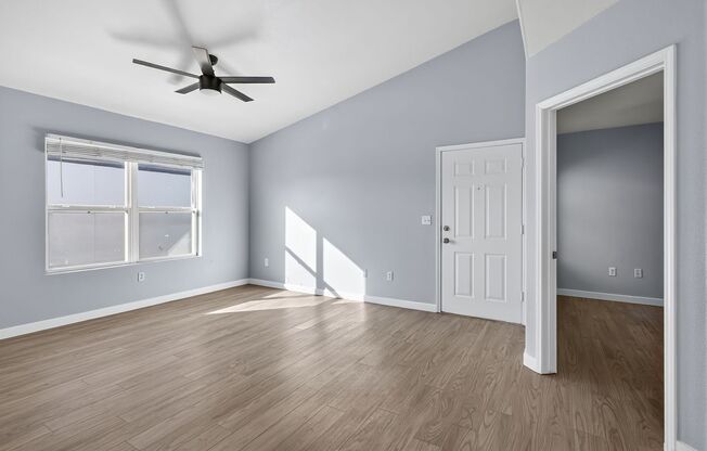 *MOVE-IN READY* GREAT UPPER LEVEL 2-BEDROOM CONDO!