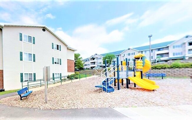 3 beds, 2 baths, 1,100 sqft, $1,745, Unit 2001-102