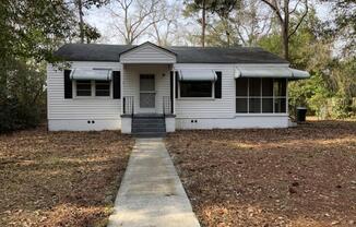 2 beds, 1 bath, 1,244 sqft, $1,200