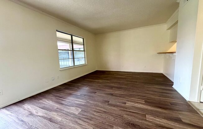 1 bed, 1 bath, 700 sqft, $999, Unit LAW9-306