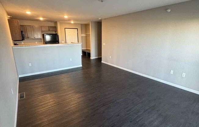 2 beds, 1 bath, 966 sqft, $1,175, Unit 3501-103