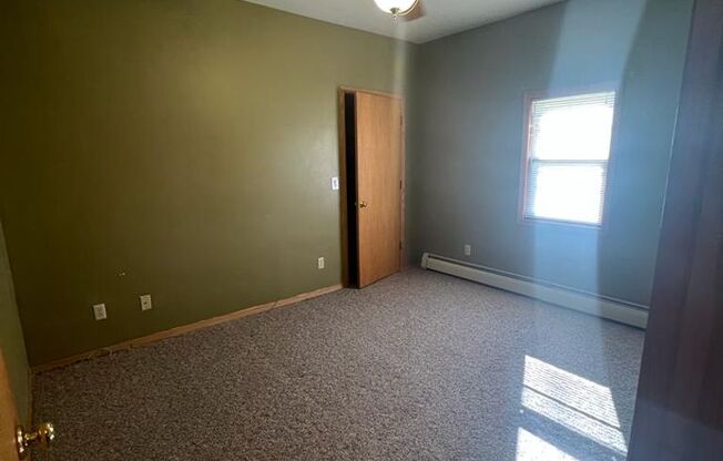 3 beds, 1 bath, $1,600