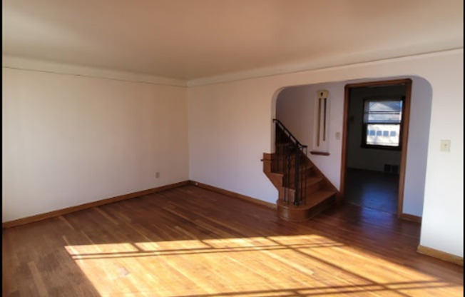 3 beds, 1 bath, $1,250