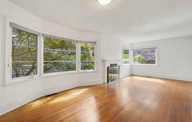 Charming 1906 Craftsman in Fremont — 3 Beds, Walk to Shops & Parks