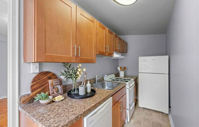 2 beds, 1 bath, 930 sqft, $1,490, Unit 105