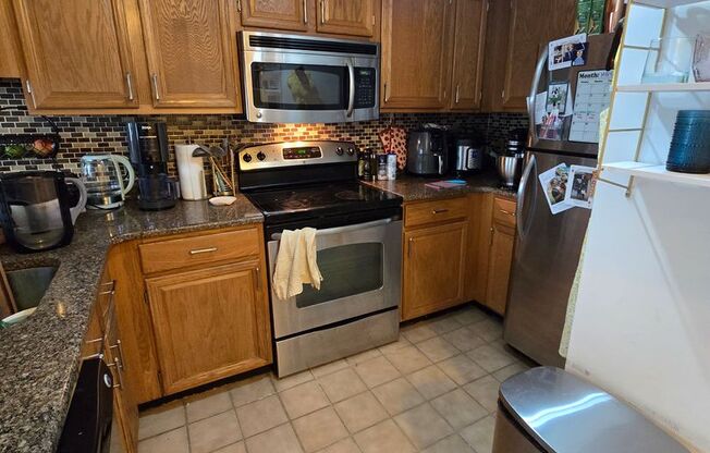 DELIGHTFUL OLDE CITY ONE BEDROOM APARTMENT - JULY 10
