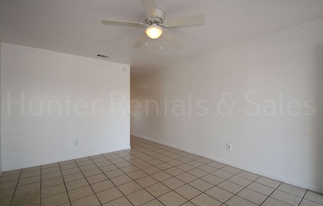 2 beds, 1 bath, $975, Unit Unit A