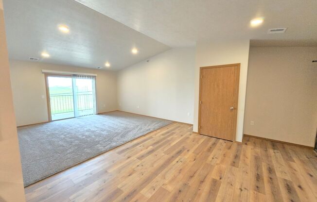 2 beds, 1 bath, 1,090 sqft, $1,230, Unit 3400 304