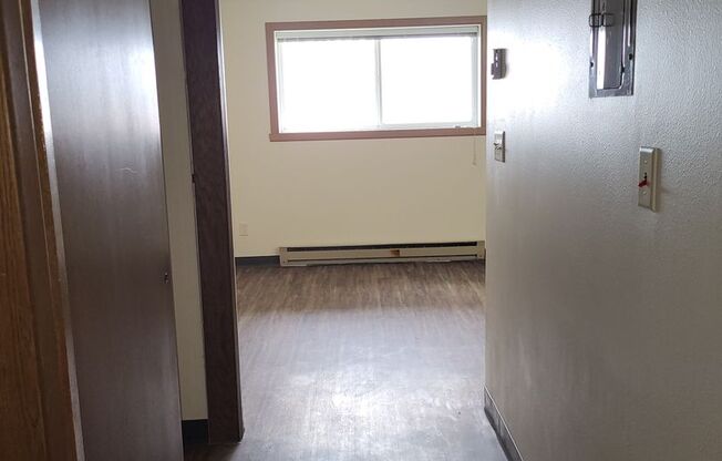 Studio, 1 bath, 375 sqft, $800, Unit 10