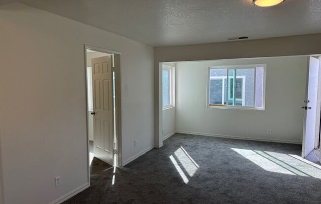 3 beds, 2 baths, 950 sqft, $3,395, Unit 1016 LIME-BACK RIGHT