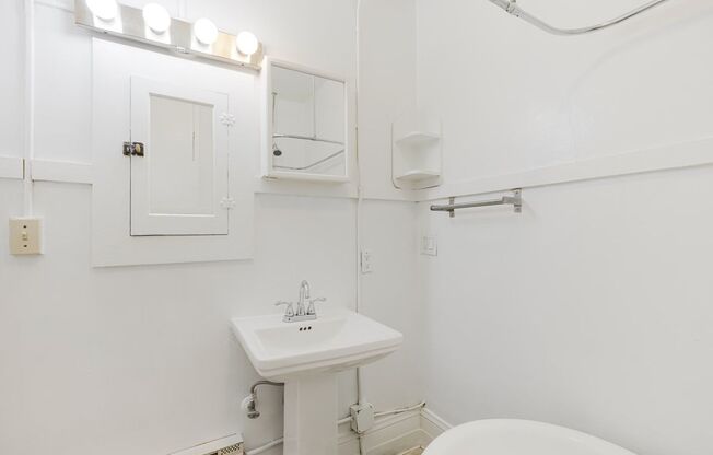 Studio, 1 bath, 440 sqft, $1,000, Unit 7