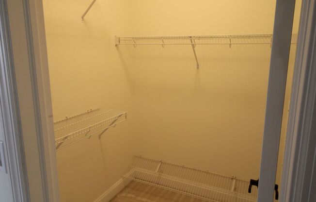 1 bed, 1 bath, 860 sqft, $1,600, Unit 202-05UP
