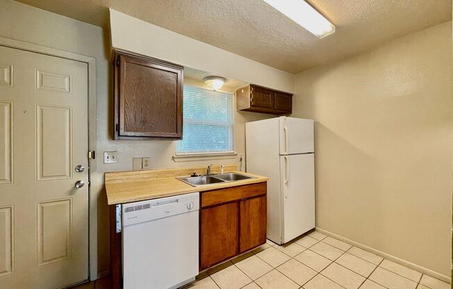 2 Bedroom Unit with In-Unit W/D & Balcony **Leasing Special! 50% Off 1 Full Month's Rent!