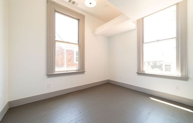 2524 Dwight