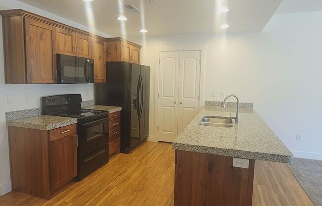 2 beds, 2 baths, 1,185 sqft, $1,600, Unit 330
