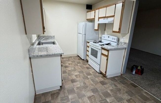 2 beds, 1 bath, 756 sqft, $1,295, Unit CNV 96