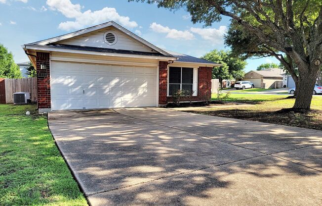 Charming 3BD/2BA Home with Spacious Backyard in Cedar Park