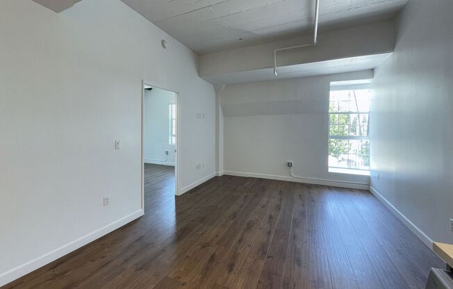 1 bed, 1 bath, 555 sqft, $1,914.17, Unit 313